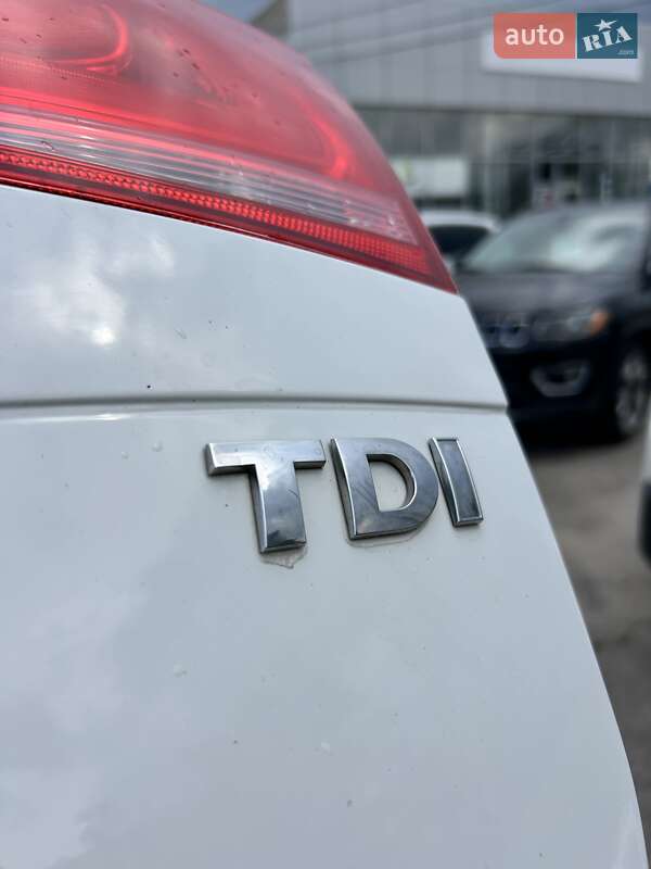 Внедорожник / Кроссовер Volkswagen Touareg 2014 в Сумах