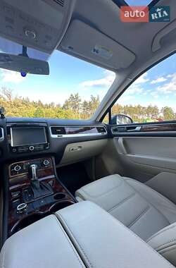 Внедорожник / Кроссовер Volkswagen Touareg 2011 в 