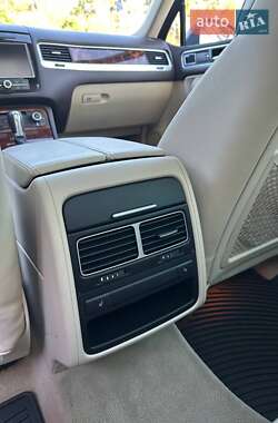 Внедорожник / Кроссовер Volkswagen Touareg 2011 в 