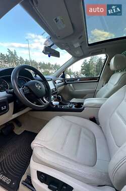 Внедорожник / Кроссовер Volkswagen Touareg 2011 в 
