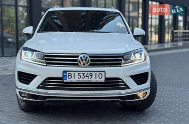 Внедорожник / Кроссовер Volkswagen Touareg 2015 в Полтаве