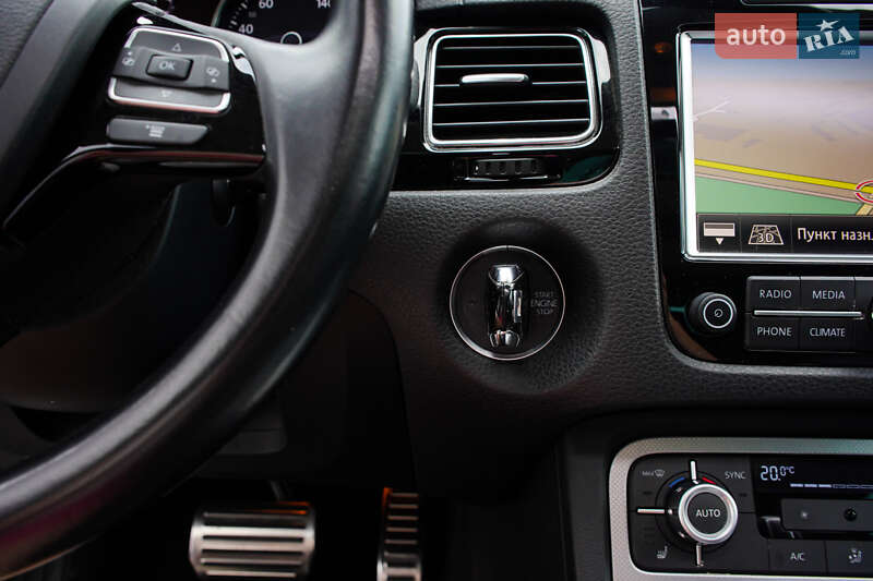 Внедорожник / Кроссовер Volkswagen Touareg 2014 в Житомире