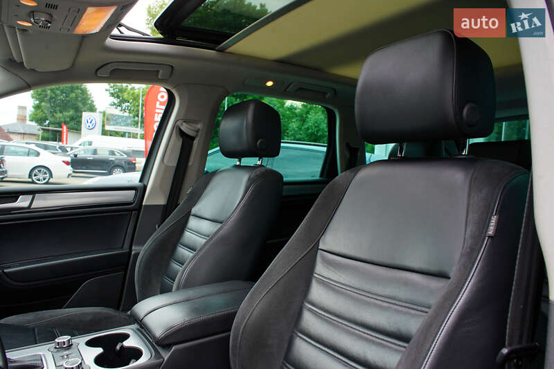 Внедорожник / Кроссовер Volkswagen Touareg 2014 в Житомире