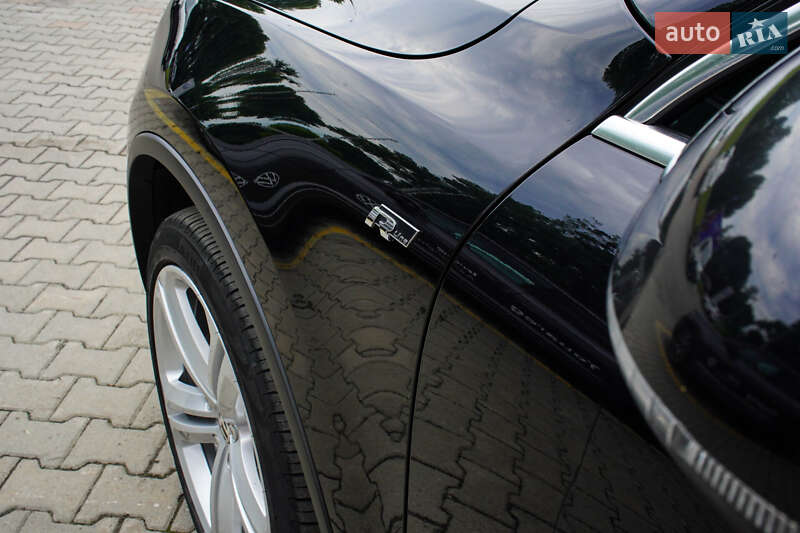 Внедорожник / Кроссовер Volkswagen Touareg 2014 в Житомире