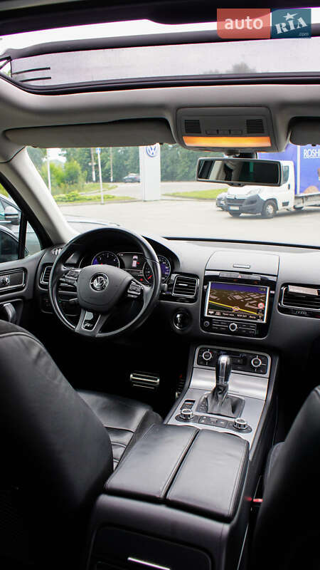 Внедорожник / Кроссовер Volkswagen Touareg 2014 в Житомире