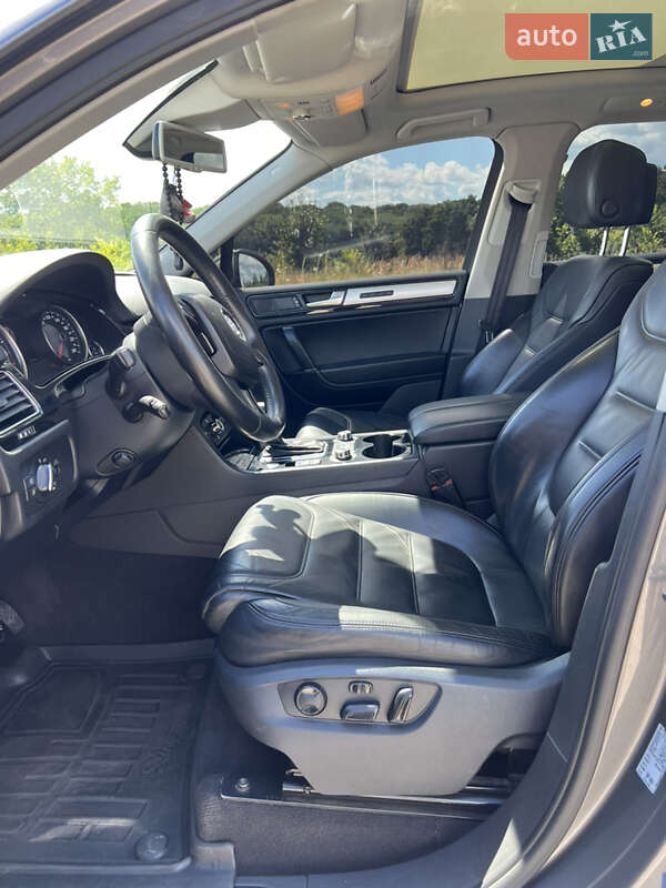 Внедорожник / Кроссовер Volkswagen Touareg 2012 в Жмеринке