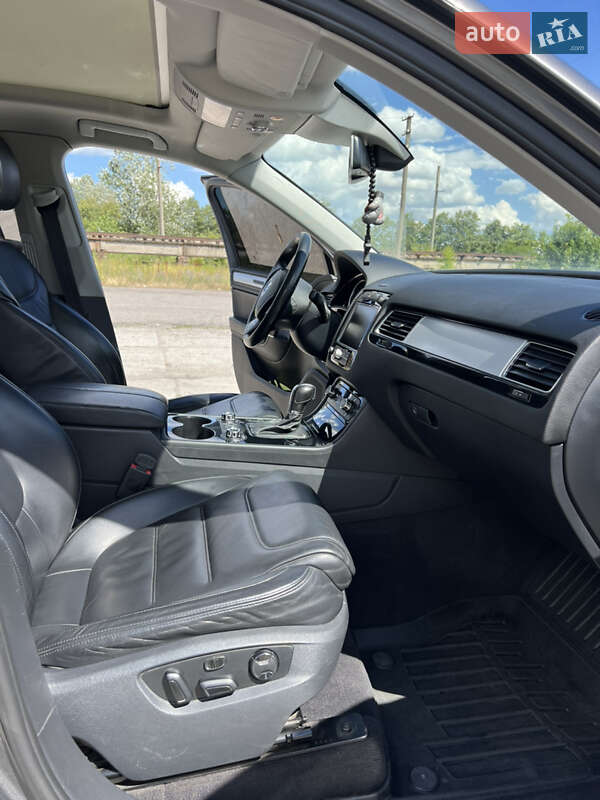 Внедорожник / Кроссовер Volkswagen Touareg 2012 в Жмеринке