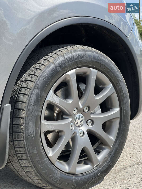 Внедорожник / Кроссовер Volkswagen Touareg 2012 в Жмеринке
