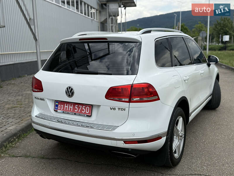 Позашляховик / Кросовер Volkswagen Touareg 2015 в Виноградові