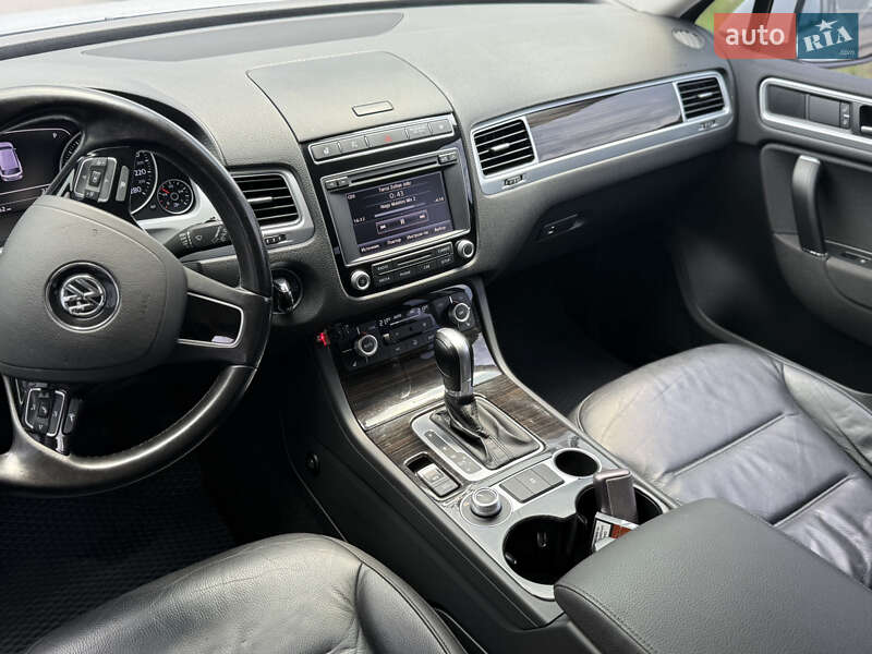 Позашляховик / Кросовер Volkswagen Touareg 2015 в Виноградові
