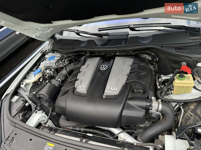 Позашляховик / Кросовер Volkswagen Touareg 2015 в Виноградові