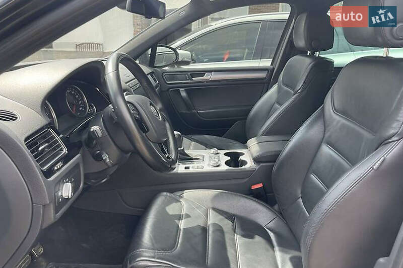 Внедорожник / Кроссовер Volkswagen Touareg 2016 в Киеве