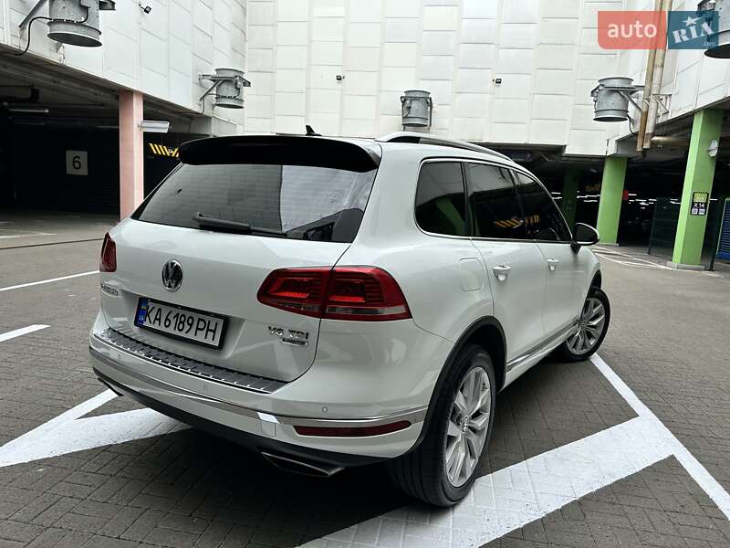 Позашляховик / Кросовер Volkswagen Touareg 2016 в Києві