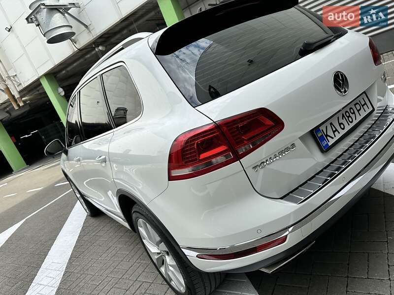 Позашляховик / Кросовер Volkswagen Touareg 2016 в Києві