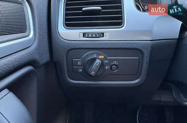 Внедорожник / Кроссовер Volkswagen Touareg 2014 в 