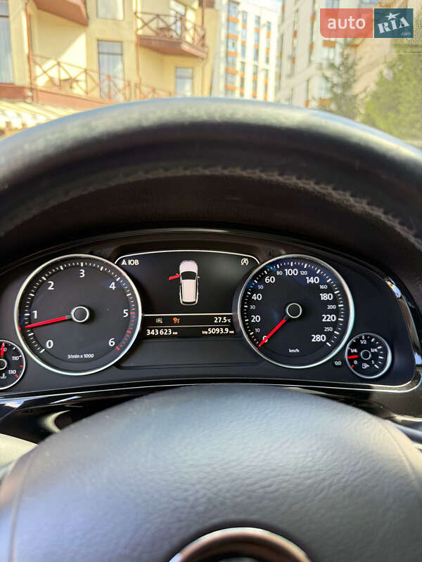 Внедорожник / Кроссовер Volkswagen Touareg 2012 в Ивано-Франковске