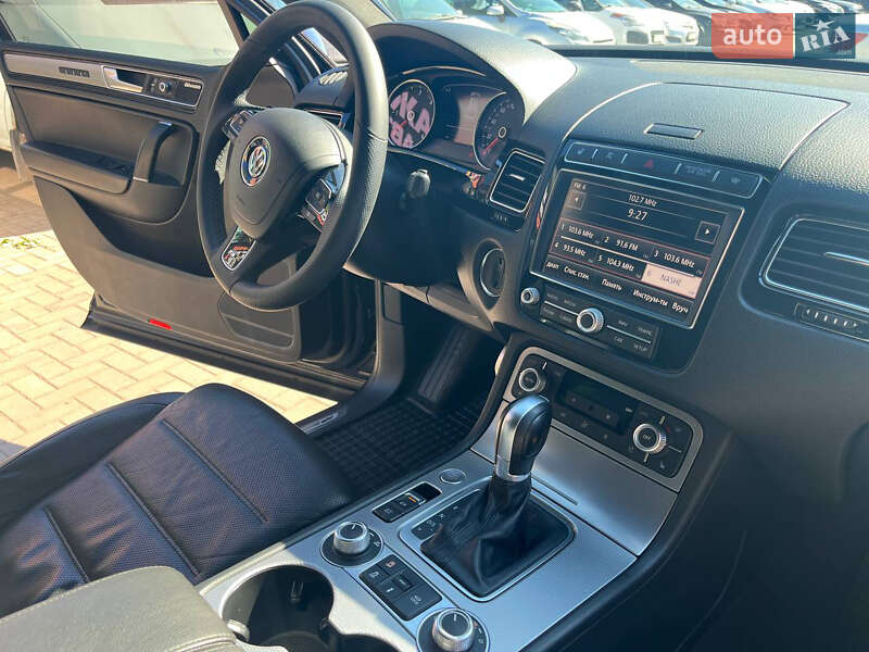 Позашляховик / Кросовер Volkswagen Touareg 2015 в Кривому Розі