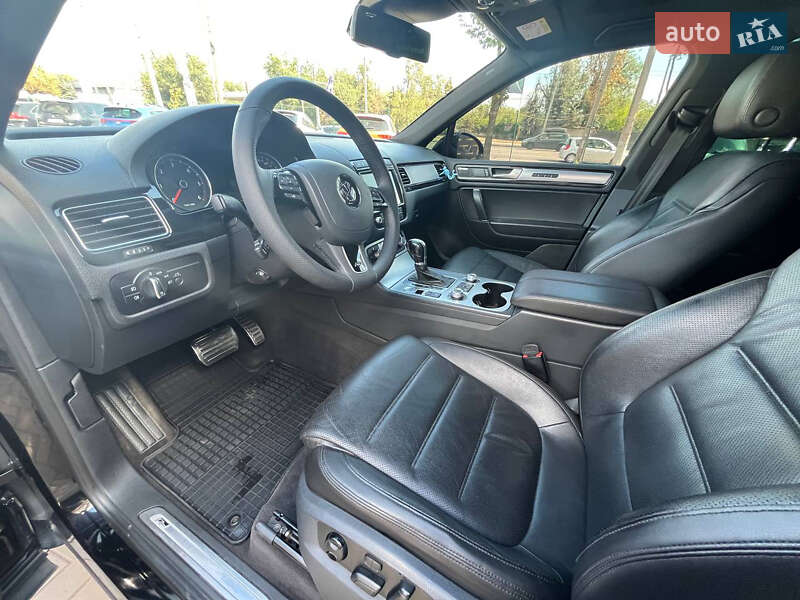 Позашляховик / Кросовер Volkswagen Touareg 2015 в Кривому Розі