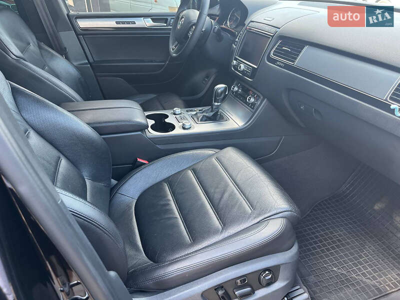 Позашляховик / Кросовер Volkswagen Touareg 2015 в Кривому Розі