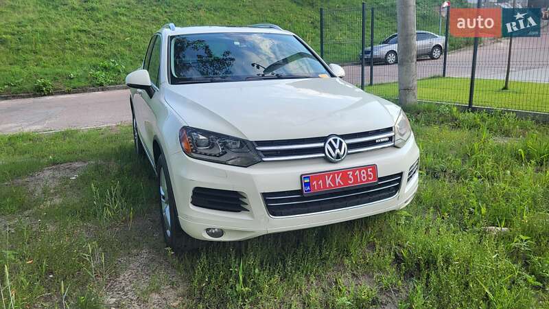 Внедорожник / Кроссовер Volkswagen Touareg 2011 в 