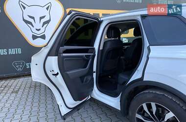 Внедорожник / Кроссовер Volkswagen Touareg 2019 в 