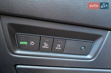 Внедорожник / Кроссовер Volkswagen Touareg 2019 в 