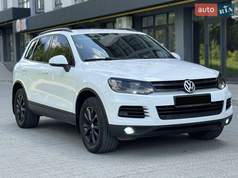 Внедорожник / Кроссовер Volkswagen Touareg 2013 в Львове