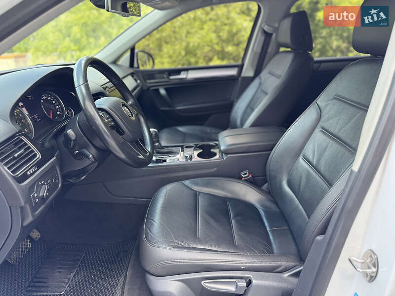 Внедорожник / Кроссовер Volkswagen Touareg 2013 в Львове