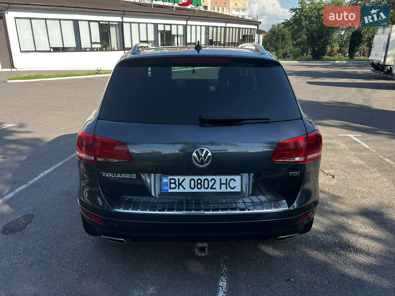 Внедорожник / Кроссовер Volkswagen Touareg 2012 в Ровно