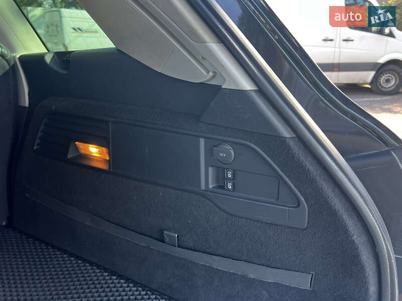 Внедорожник / Кроссовер Volkswagen Touareg 2012 в Ровно