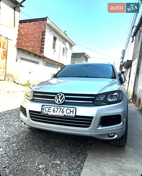 Внедорожник / Кроссовер Volkswagen Touareg 2012 в Черновцах