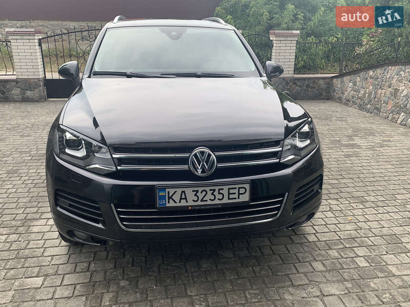 Внедорожник / Кроссовер Volkswagen Touareg 2013 в Киеве