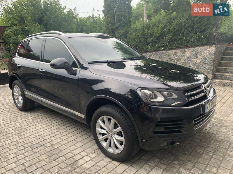Внедорожник / Кроссовер Volkswagen Touareg 2013 в Киеве