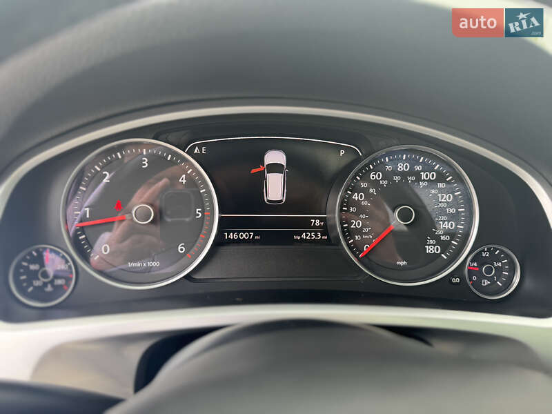 Позашляховик / Кросовер Volkswagen Touareg 2013 в Києві