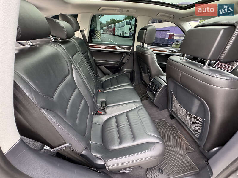 Позашляховик / Кросовер Volkswagen Touareg 2013 в Києві