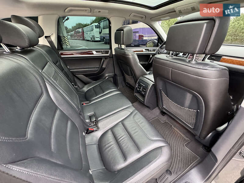 Позашляховик / Кросовер Volkswagen Touareg 2013 в Києві