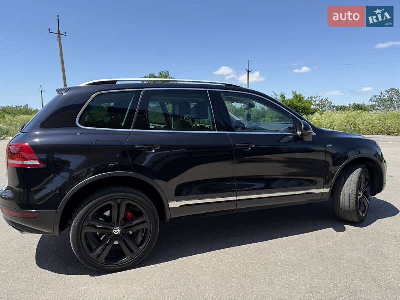 Внедорожник / Кроссовер Volkswagen Touareg 2014 в Кропивницком