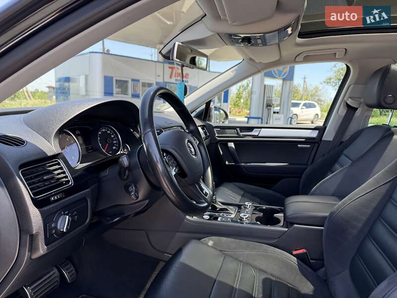 Внедорожник / Кроссовер Volkswagen Touareg 2014 в Кропивницком