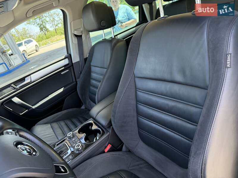 Внедорожник / Кроссовер Volkswagen Touareg 2014 в Кропивницком