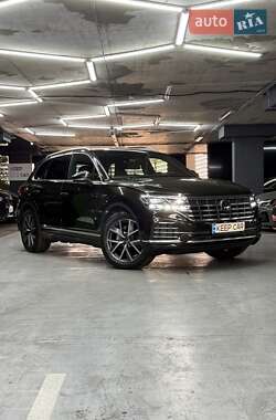 Позашляховик / Кросовер Volkswagen Touareg 2022 в Одесі