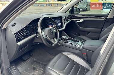 Внедорожник / Кроссовер Volkswagen Touareg 2018 в 