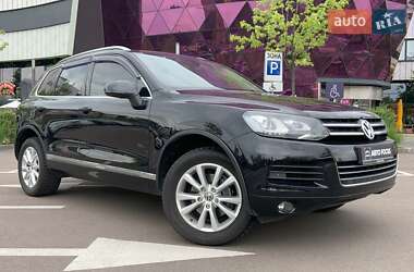 Внедорожник / Кроссовер Volkswagen Touareg 2013 в Киеве