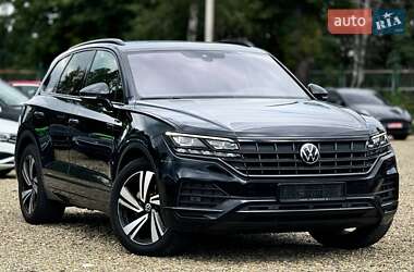 Позашляховик / Кросовер Volkswagen Touareg 2021 в Стрию
