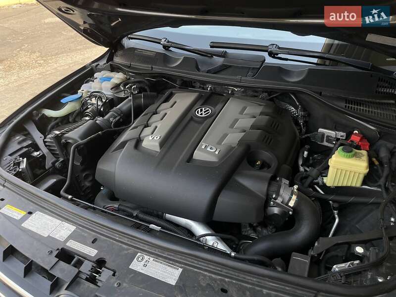 Позашляховик / Кросовер Volkswagen Touareg 2012 в Миколаєві