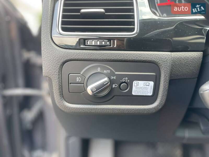 Позашляховик / Кросовер Volkswagen Touareg 2012 в Миколаєві