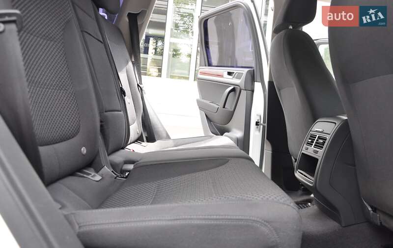 Внедорожник / Кроссовер Volkswagen Touareg 2013 в Одессе