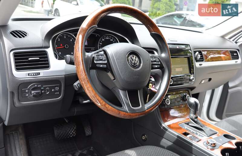 Внедорожник / Кроссовер Volkswagen Touareg 2013 в Одессе