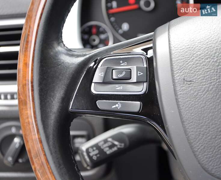 Внедорожник / Кроссовер Volkswagen Touareg 2013 в Одессе