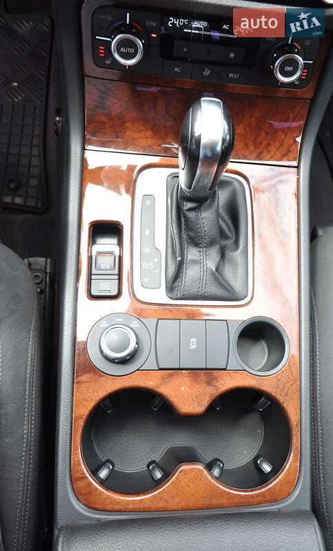 Внедорожник / Кроссовер Volkswagen Touareg 2013 в Одессе