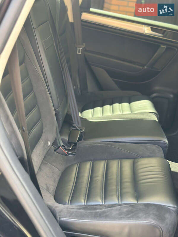 Внедорожник / Кроссовер Volkswagen Touareg 2016 в Киеве